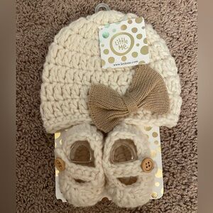 0-12 mo • Hand Crocheted Hat & Booties Set